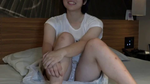 FC2-PPV-1065658 I love belochu! Female college student Mitchie and love love creampie! !!