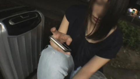 FC2-PPV-917662 [Uncensored x personal photography] A simple girl sitting on the street is a runaway girl! A man whose hobby is Gonzo brings him home and shoots a shaved pussy girl’s vaginal cum shot [# let me stay]