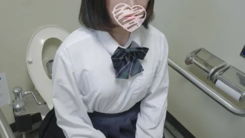 FC2-PPV-1349547 [Individual shooting] Yumekawa system of the metropolitan commercial department. Standing back in the toilet in the park where playren play until they get tired.