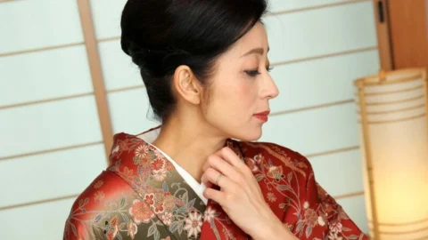 PACOPACOMAMA-011320_242 It’s been a long time since I wore a kimono, and I remember my coming-of-age ceremony in the ○○○ era in the Showa era…