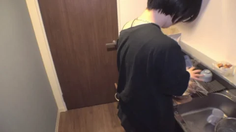 FC2-PPV-4842726 [Sorry, Boyfriend] When I went to visit my boyfriend at home, he was making lunch for me, so I interrupted him and got the urge to do it, so I did it right there.