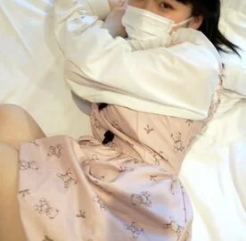 FC2-PPV-2966184 Atama turned 20 this year. Nakadashi hair mushroom small hole, CC marking on the body! ! Feeding material Miaojo, beautiful buttocks and big breasts, after injecting semen, another immediately rises to the feet, sperm flows into the uterus