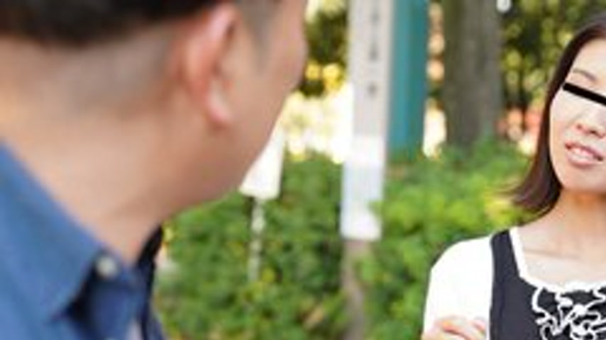 sextop1 — PACOPACOMAMA-020825-100 Pacopacomama-020825_100 — Picking up — khung hình 1