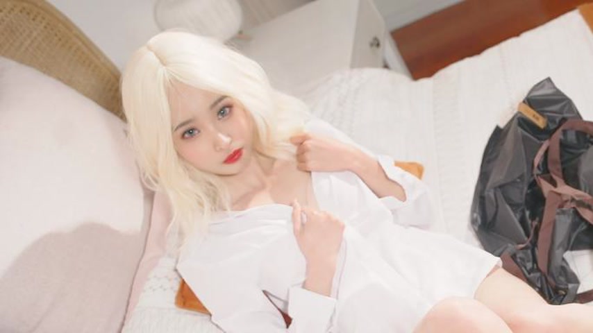 sextop1 — IDG5612 Lonely Girl Accidentally Drinks Aphrodisiac and Gets — khung hình 1