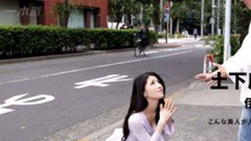 sextop1 — 1PONDO-051617-527 1Pondo-051617_527 — Kneeling Pick-Up — khung hình 1